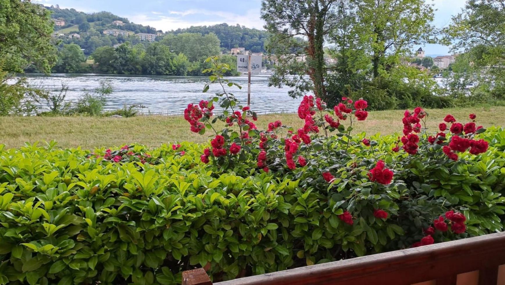Mobile Home For You Les Rives De Condrieu Esterno foto