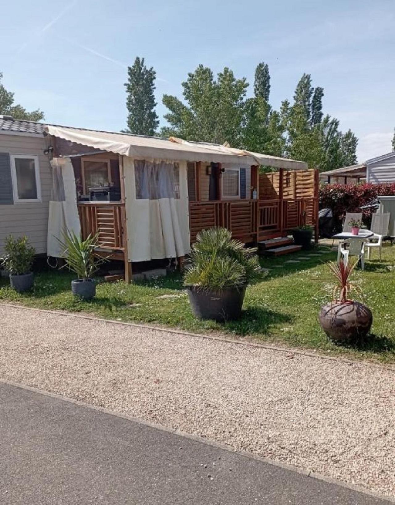 Mobile Home For You Les Rives De Condrieu Esterno foto